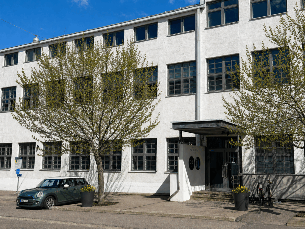 Pääsisäänkäynti Vallilan Akseli & Elina -taloon